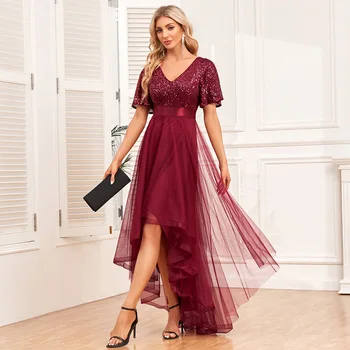 Elegantiška V formos kaklo raukta suknelė trumpomis rankovėmis Vakarinė suknelė su elastingu juosmeniu ir pūkuotu Tiulio netaisyklingos vakarėlio suknelės chalatu longue rouge