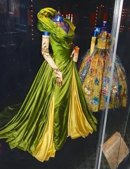 Vintažinės Viktorijos laikų ilgos oficialios vakarinės suknelės Lady Tremaine pamotės ir stepsister kostiumai iš Pelenės meno kaklo dizaino