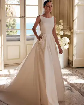 KOYOUN Valties kaklo vestuvinės suknelės su aplikacijomis Kišenės A linijos nuotakos chalatai Backless Princess Zipper Up Bridal Robe De Mariee